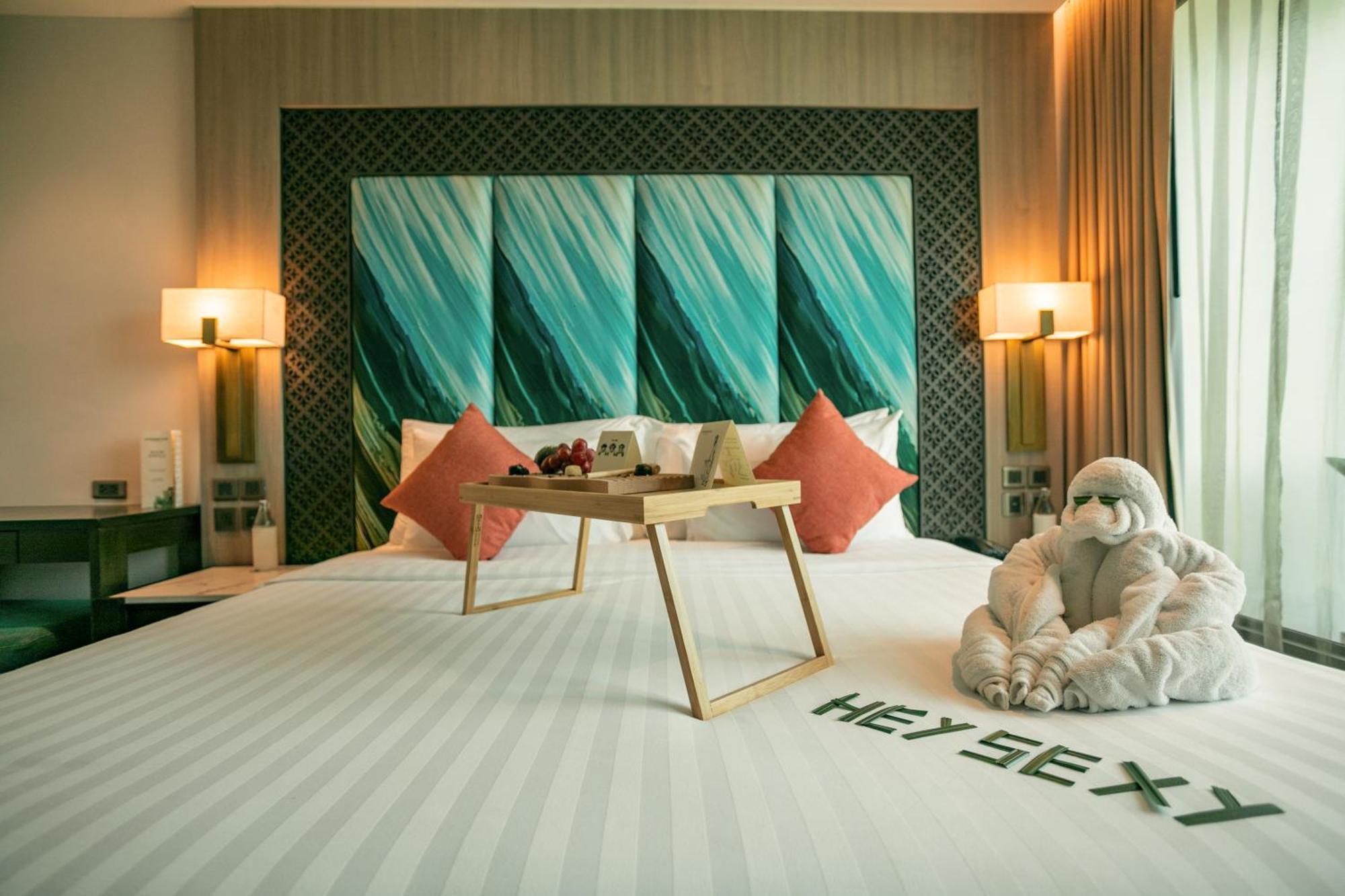 Skyview Resort Phuket Patong Beach Exterior photo A bedroom at the hotel